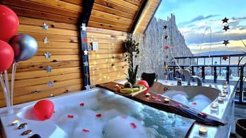 Suite – deluxe, bassengutsikt | Boblebad