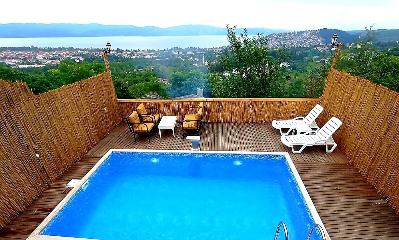 3 outdoor pools