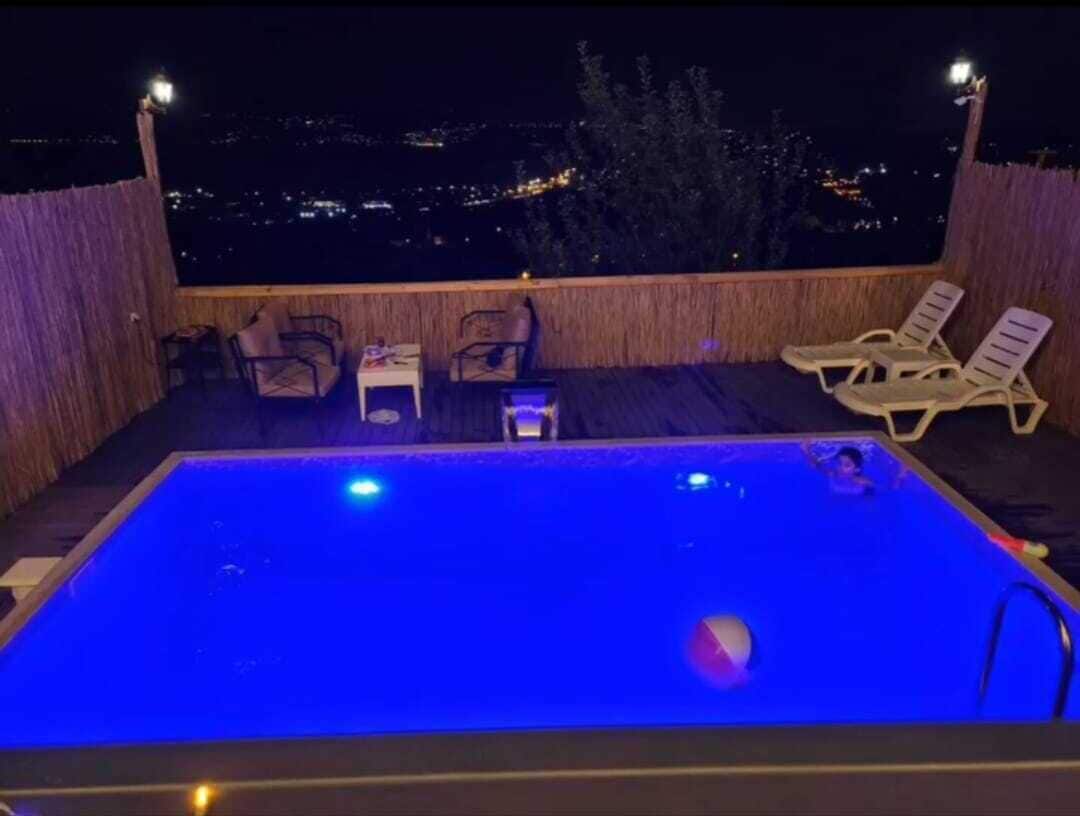 3 utendørsbassenger