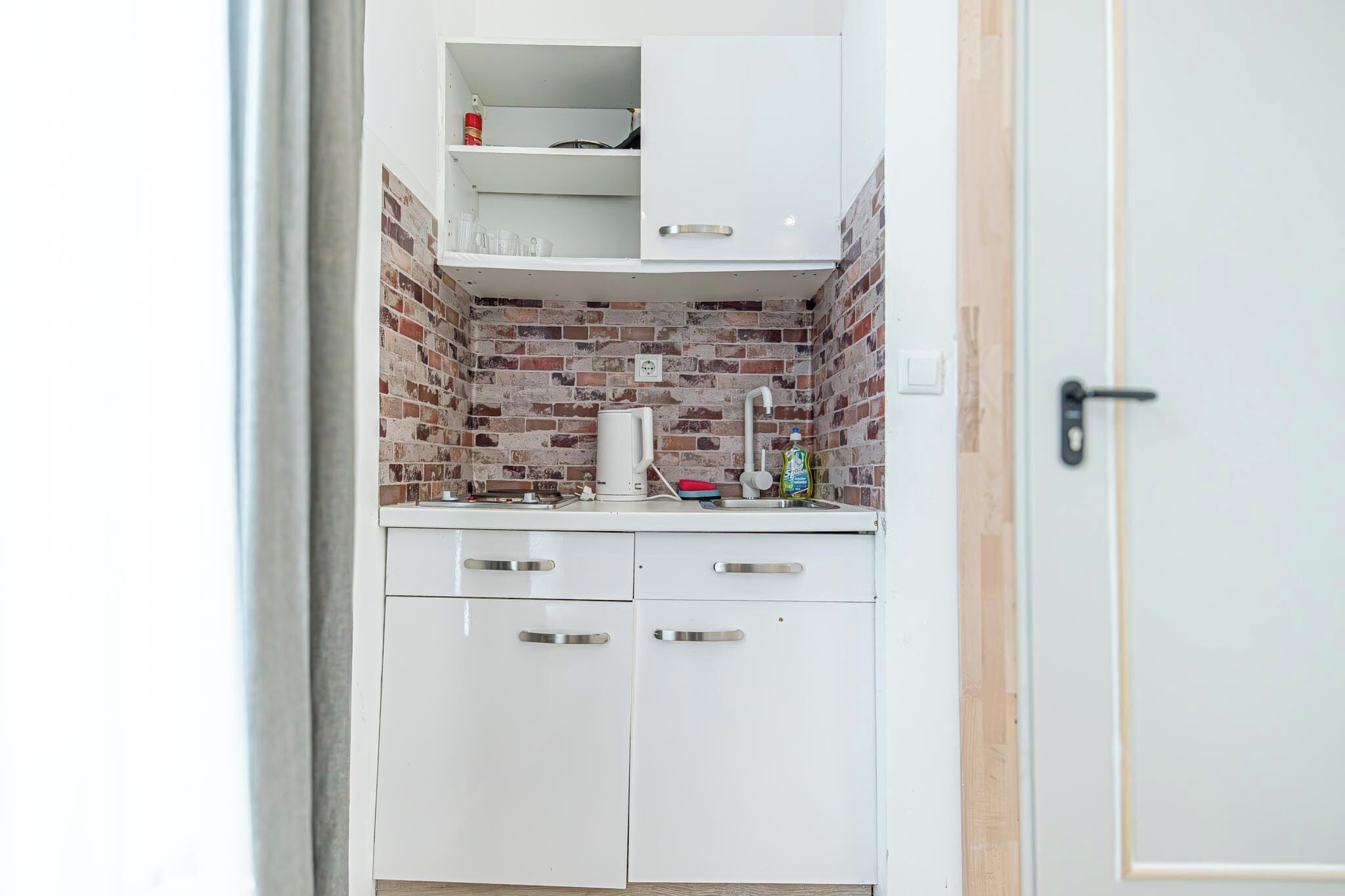 Basic Apartment | Private kitchenette