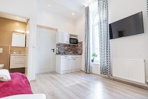 Iron/ironing board, free WiFi - Family 2 Apts for 6P Stadthalle Area (Wien)