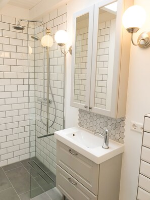 Shower, hair dryer, towels, toilet paper - Rustige studio aan de duinen, vlakbij het centrum, met parkeerplaats en fietsen (Zandvoort)
