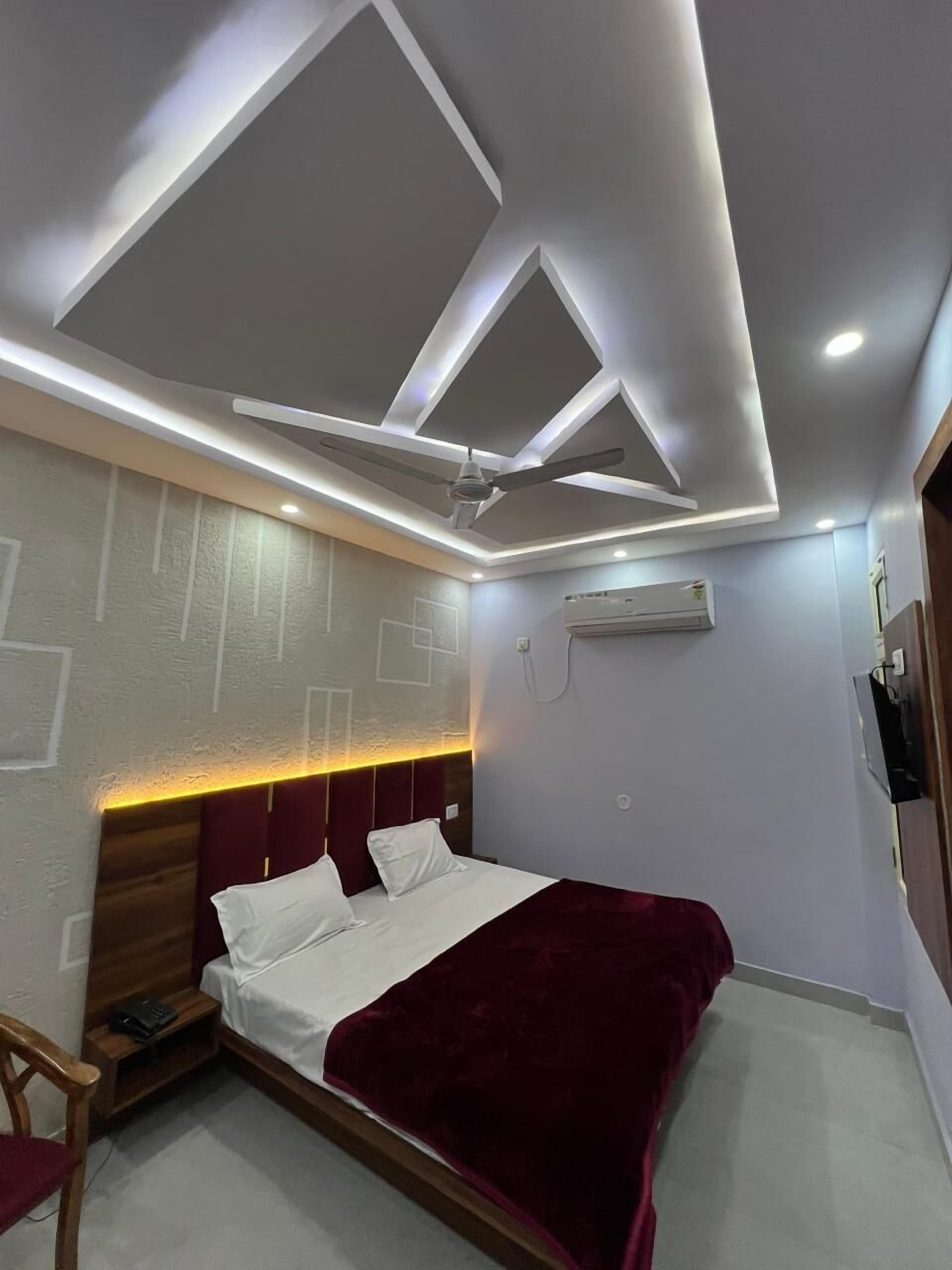 Bộ đồ giường kháng dị ứng, chăn bông, nệm có lớp đệm bông, bàn 