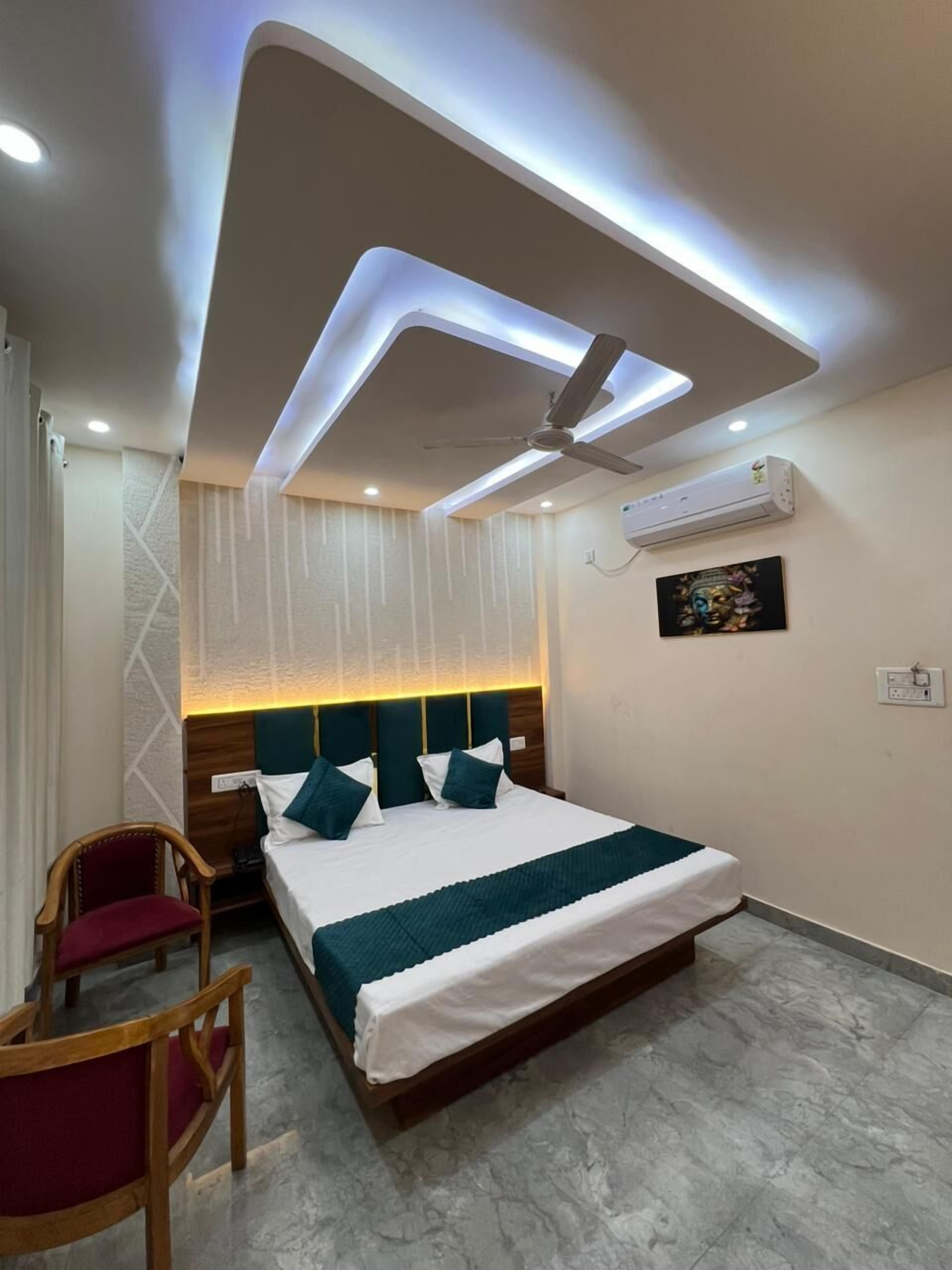 Hypo-allergenic bedding, down comforters, pillowtop beds, desk