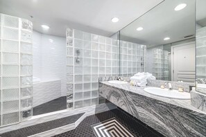 Shower, jetted bath, hair dryer, towels - Silver Beach 806 | Top Floor, Corner, Beach Front - Penthouse Upgrades! (Orange Beach)