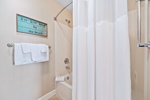 Hair dryer, towels - Seawind 1506 | Beachfront Condo – Great location - walk to everything! (Gulf Shores)