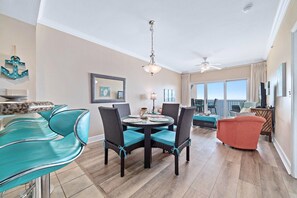 Dining - Seawind 1506 | Beachfront Condo – Great location - walk to everything! (Gulf Shores)
