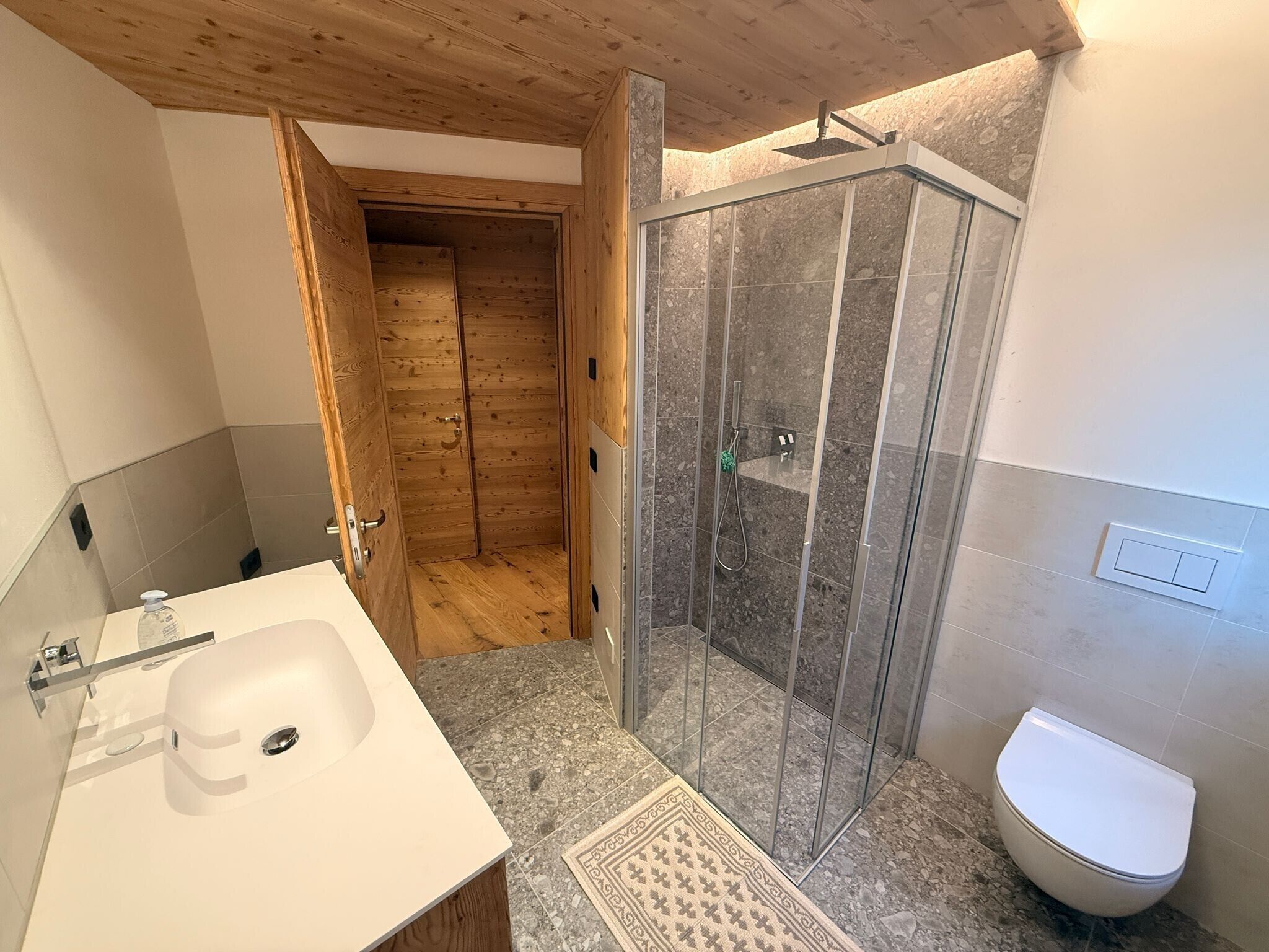 Shower, towels