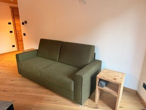 TV - Apartment 'Stella' with Mountain View, Private Terrace and Wi-Fi (Isolaccia)