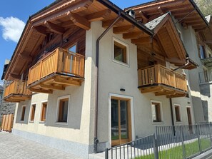 Exterior - Apartment 'Stella' with Mountain View, Private Terrace and Wi-Fi (Isolaccia)