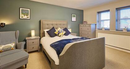 Host and Stay | River Hill House