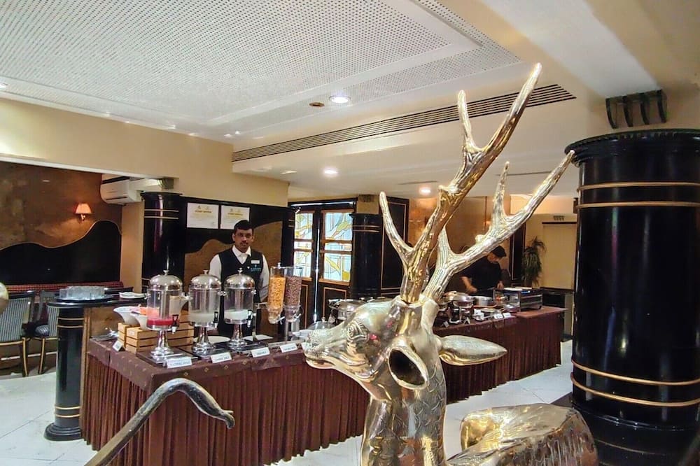 Rajhans Hotel