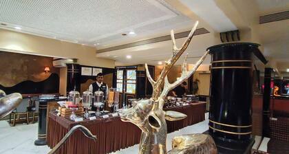 Rajhans Hotel