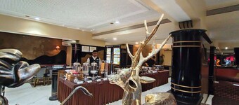 Rajhans Hotel