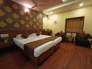 Kahden hengen classic-huone (kaksi sänkyä) | Silitysrauta/-lauta, ilmainen Wi-Fi