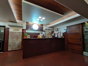 Reception - Rajhans Hotel (Mumbai)