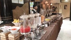 Free daily buffet breakfast - Rajhans Hotel (Mumbai)