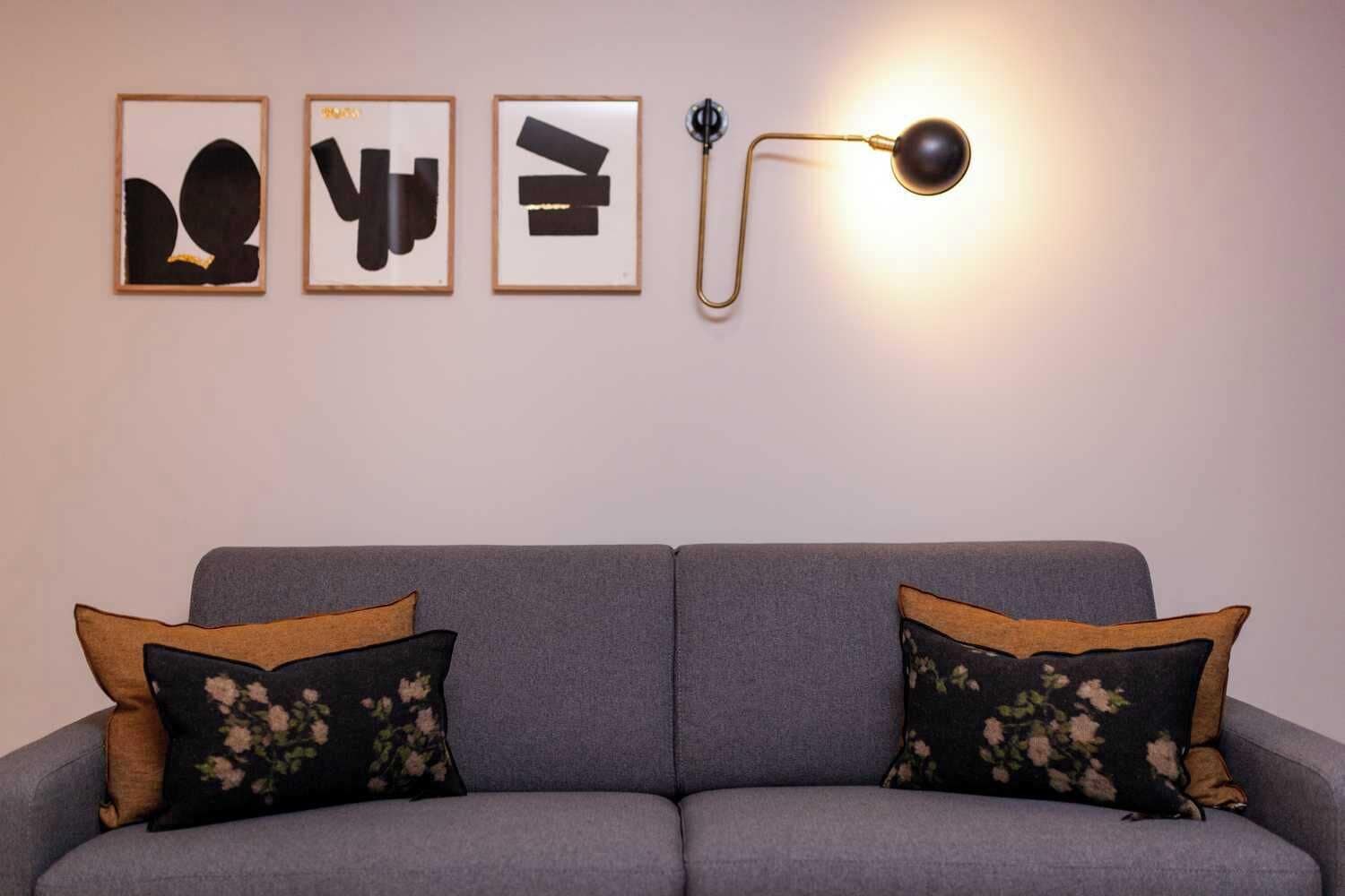 Deluxe Double Room, City View | Living area