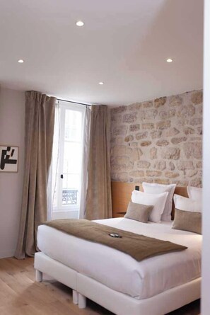 Chambre Double Deluxe, Vue Cité (4) | Rideaux occultants, chambres insonorisées, fer et planche à repasser