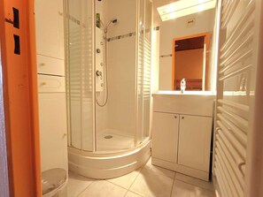 Bathroom - Studio Cabin Sleeps 6 - Piau-Engaly (Piau-Engaly)