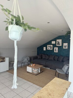 Living area - Block vacation apartment in Kraichgau - quiet, cozy & modern (Reichartshausen)