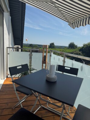 Outdoor dining - Block vacation apartment in Kraichgau - quiet, cozy & modern (Reichartshausen)