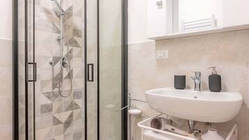 Dusche, Bidet, Shampoo