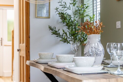 The Grantchester - Charming 20th Century Home