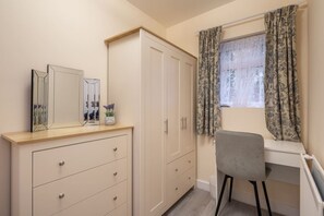 Interior - Newly refurbed 3Bed Annexe - With Parking! (Arbury)