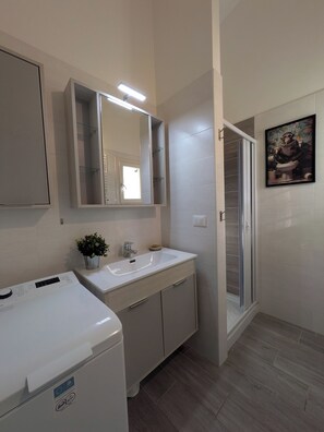 Shower, hair dryer, bidet - Casetta Verde - 150 m from the sea (Sardegna)
