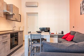 Interior - Guest Planet - Modern Flat Centrale M2 (Milan)