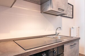 Fridge, microwave, oven, stovetop - Guest Planet - Modern Flat Centrale M2 (Milan)