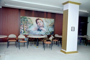 Restaurant - Hotel Santiago Mansion (Sohawal)