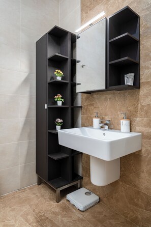 Apartment, 2 Bedrooms, Kitchen | Bathroom - Chic & Spacious Modern 2BR APT Near Sea (Marsaskala)