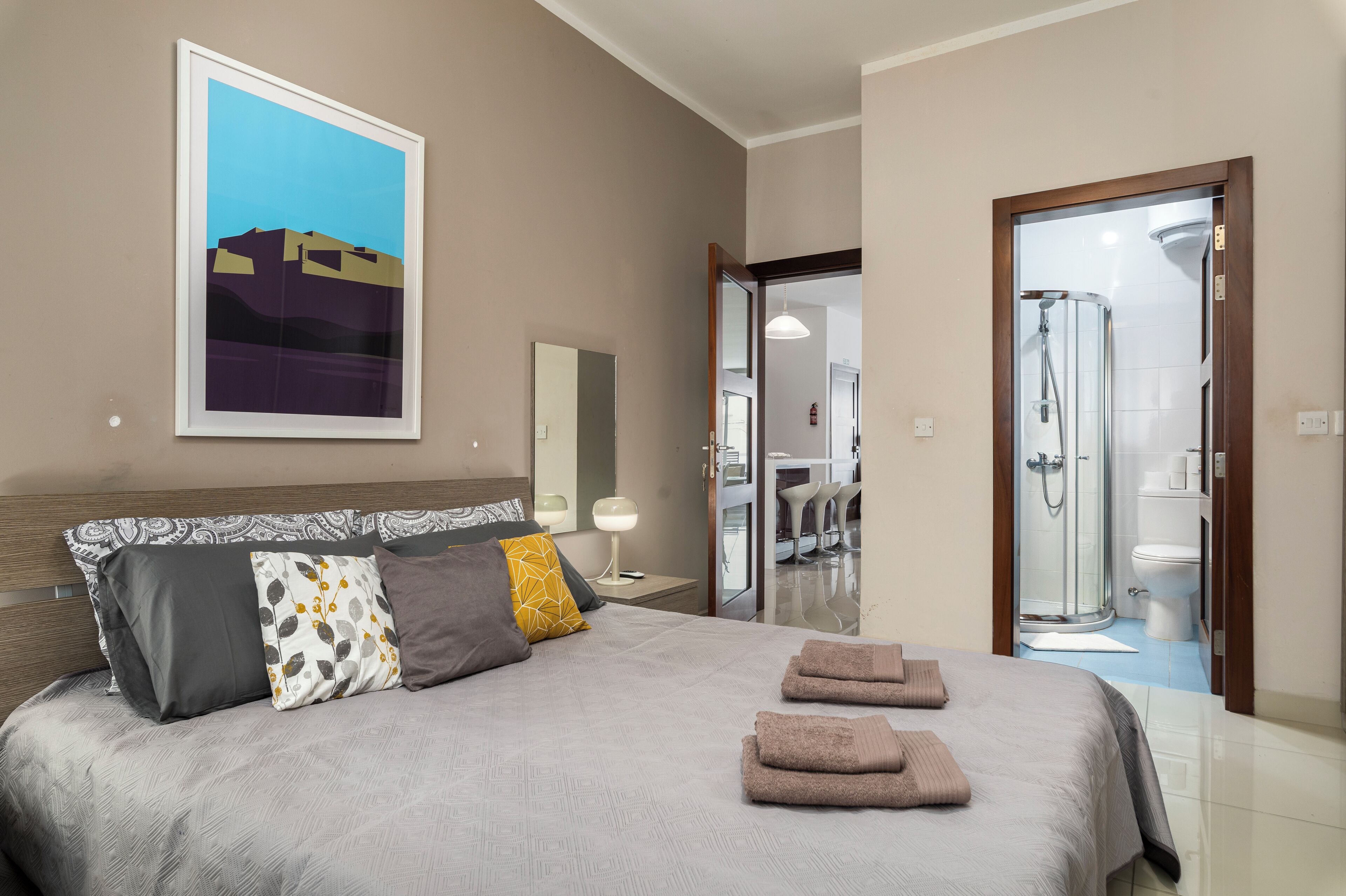Apartment, 2 Bedrooms, Kitchen | Blackout drapes, iron/ironing board, WiFi (free)