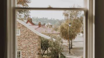 Family Room, City View | Free WiFi