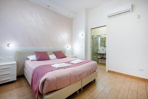 Iron/ironing board, WiFi, bed sheets - Room 'Il Fiorone - Room 2' with Shared Garden, Wi-Fi and Air Conditioning (Torre Canne)