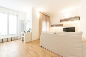 Living area - Navigli 2-Bedroom + Sofa Bed Home (Milan)