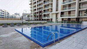 Pool - Stylish Pool-View Studio w Balcony & King Bed (Arjan)