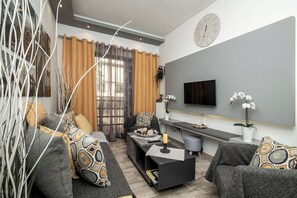 Smart TV - Golden Aurora - Modern Apartment in Egaleo/Athens (Egaleo)