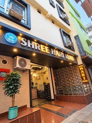 A hotel entrance with a sign reading 'SHREE HARI KUNJ' and a neon sign above. - Shree Hari Kunj (Varanasi)