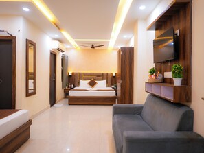 Family Room | Free WiFi - Shree Hari Kunj (Varanasi)