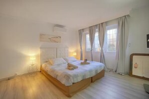 2 bedrooms, iron/ironing board, Internet, bed sheets - T3 apartment with breathtaking sea view (Cannes)