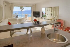 Interior - T3 apartment with breathtaking sea view (Cannes)