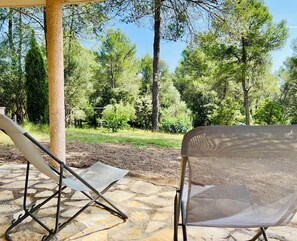 Terrace/patio - Spacious villa with pool and large private garden (Saint-Clément-de-Rivière)