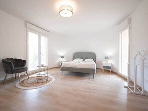 5 quartos, ferros/tábuas de passar roupa, Wi-Fi, roupa de cama