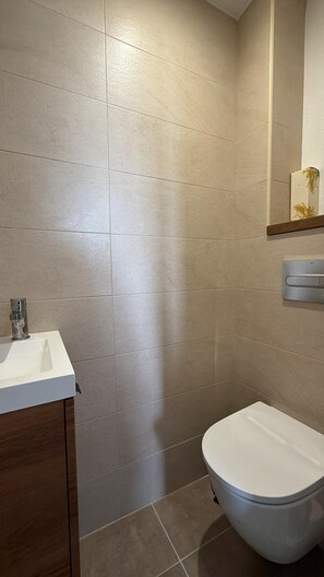 Toallas y papel de baño