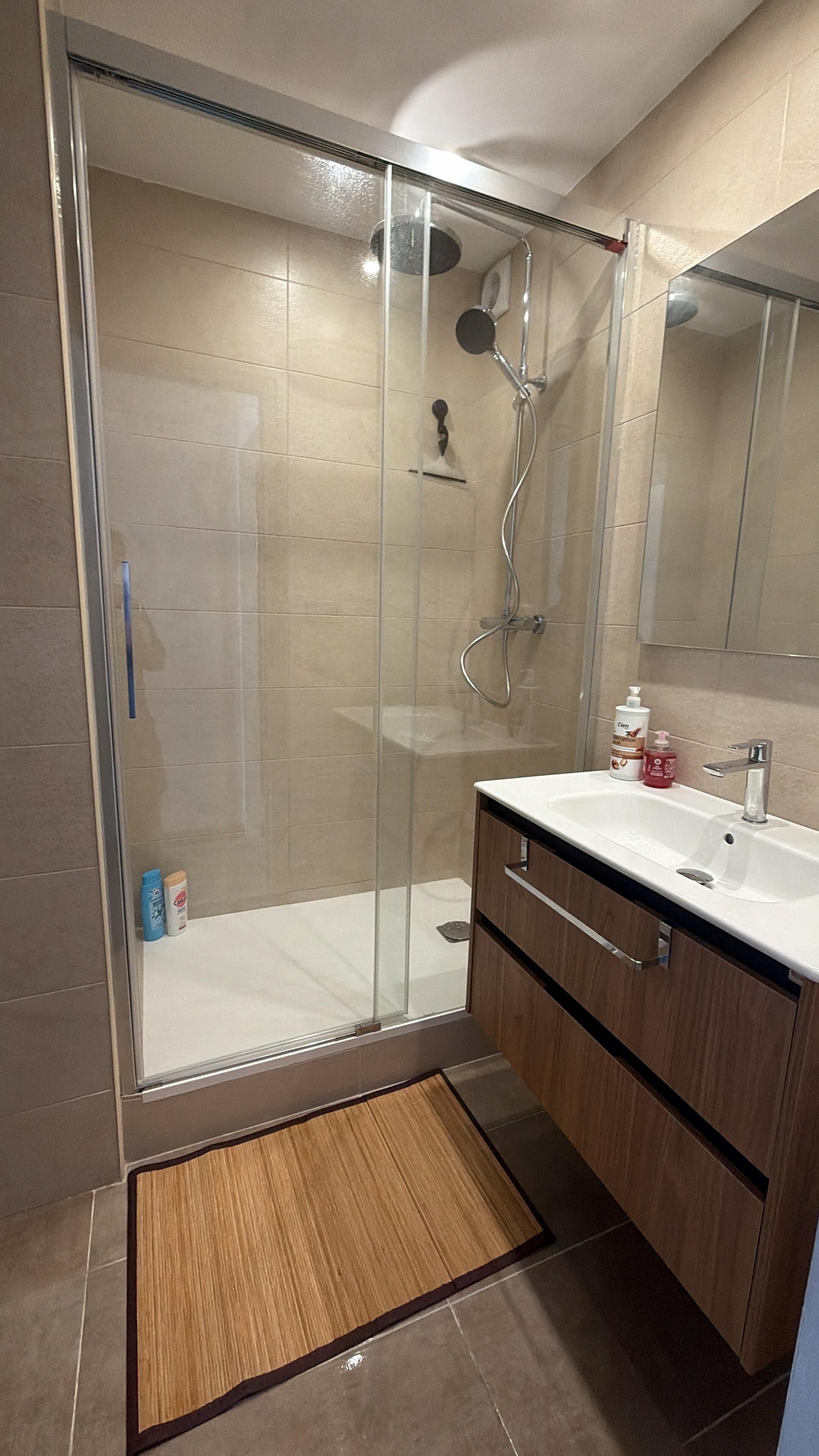 Toallas y papel de baño 