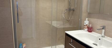Toallas y papel de baño