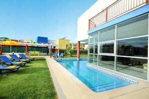 Pool - Luxury 6-Bedroom Villa with Private Pool Near Albufeira Marina (Albufeira)